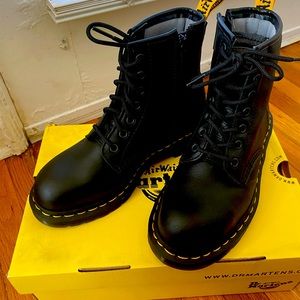 NWT - Doc Martens Maple Zip (Steel Toe)